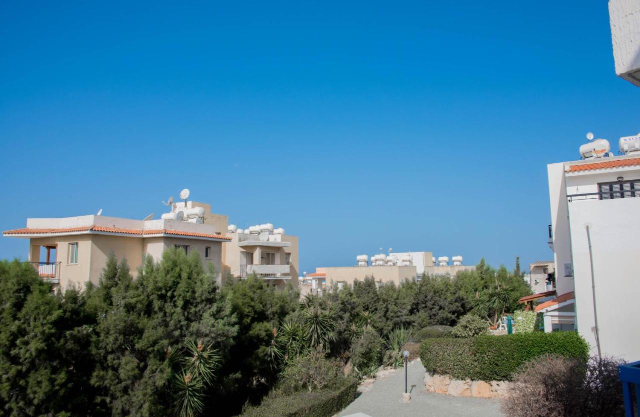 Modern Apartment Not Far From The Beach Paphos Exterior foto