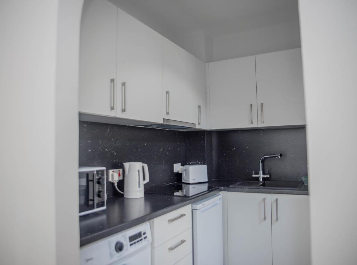 Modern Apartment Not Far From The Beach Paphos Exterior foto